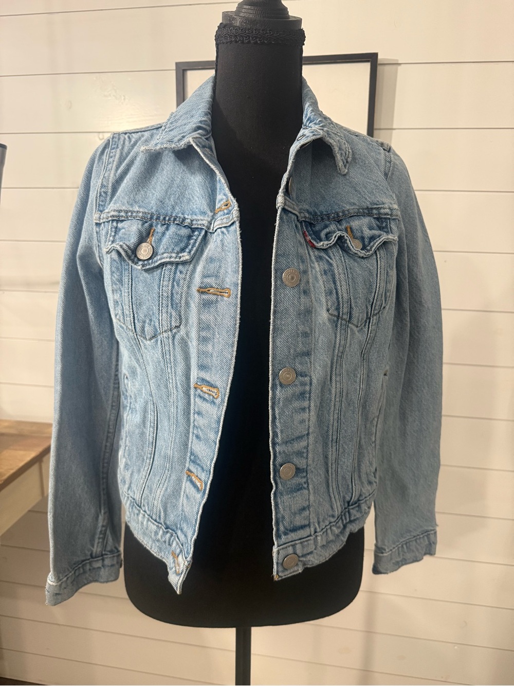Levi’s Women’s Blue Button Front Pockets Long Sleeve Denim Jacket Size S Vtg